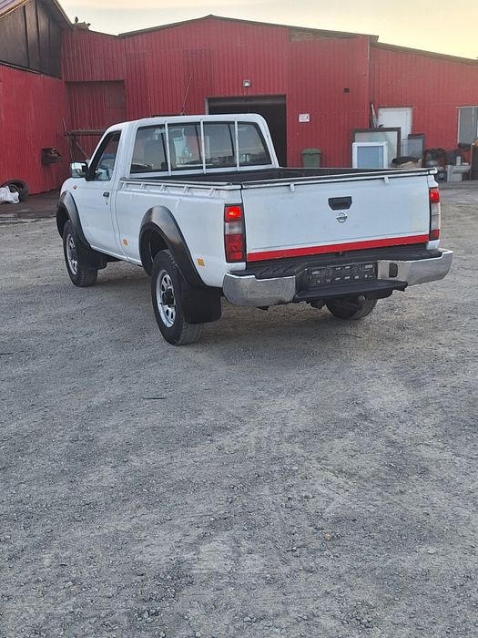 Nissan navara 2.5 diesel 4x4 mic mare bena lunga an 2005