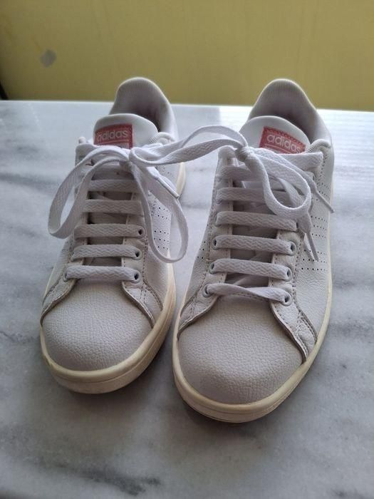 Спортни обувки,бели и удобни