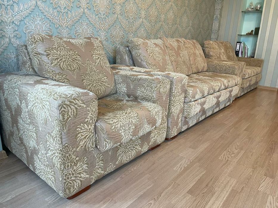 Продам комплект мягкой мебели