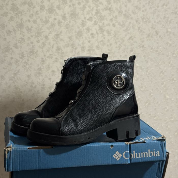 Продам ботинки женские