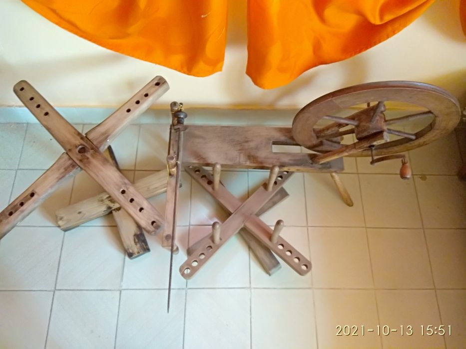 Автентичен чекрък за предене на вълна