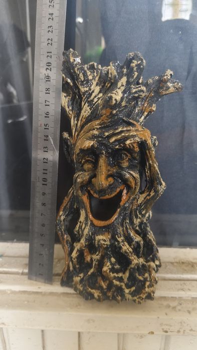 Akvarium va dekaratsyalar sotiladi