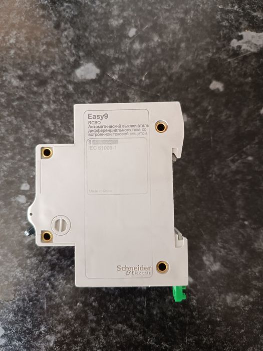 Дифференциальный автомат Schneider Electric C 16 30 мА класс AC