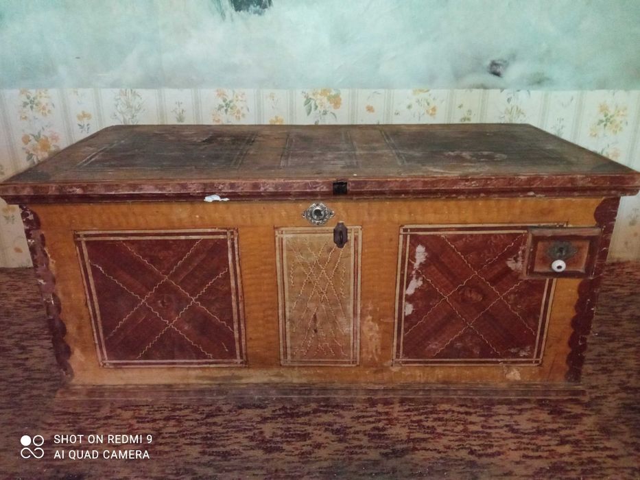 красива старинна ракла