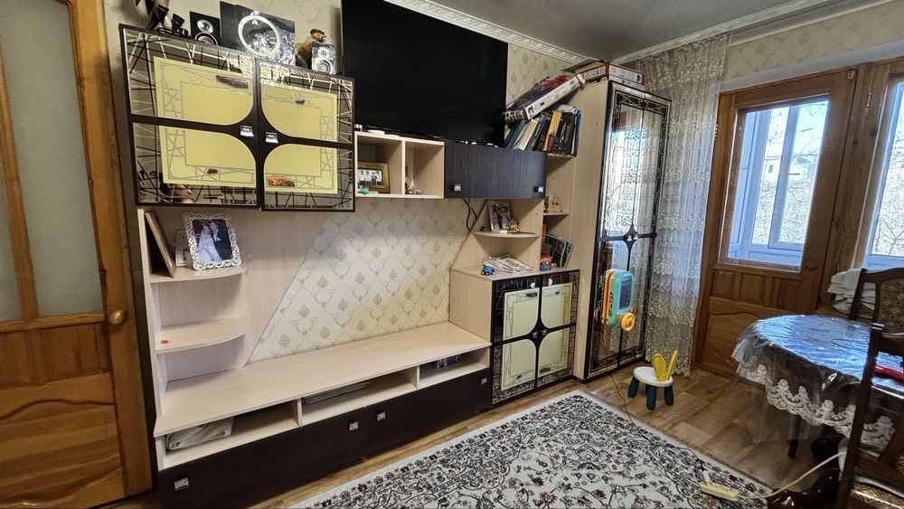 Стенка в отличном состоянии