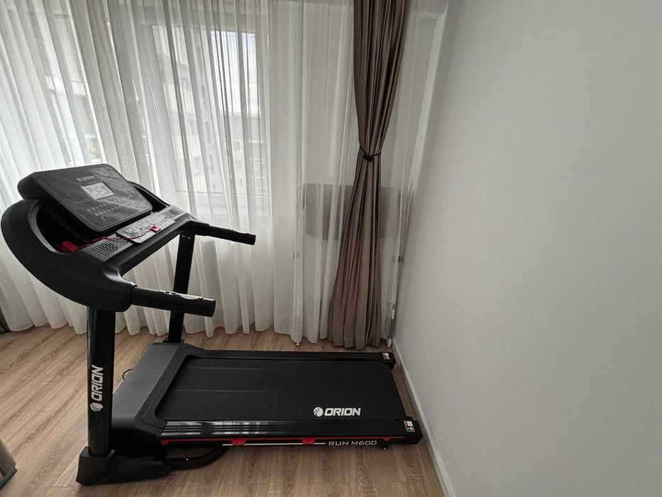 Banda de alergat Orion RUN M600, înclinare electrică, Bluetooth, stare foarte bună