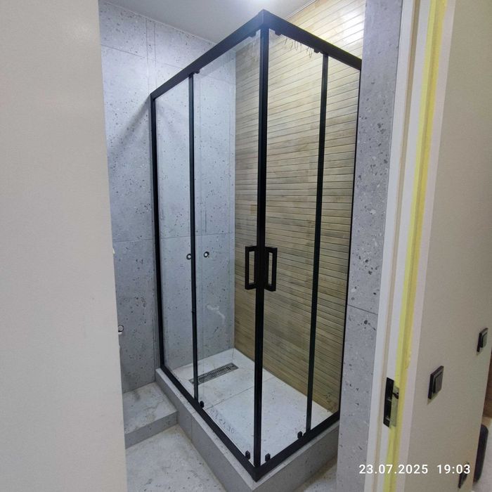 Душевые кабины и перегородки на заказ из калённого стекла