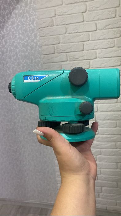 Нивелир продам срочно