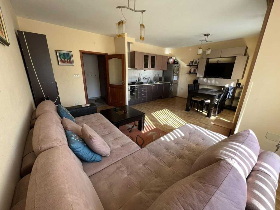 Тристаен апартамент в Младежки Хълм