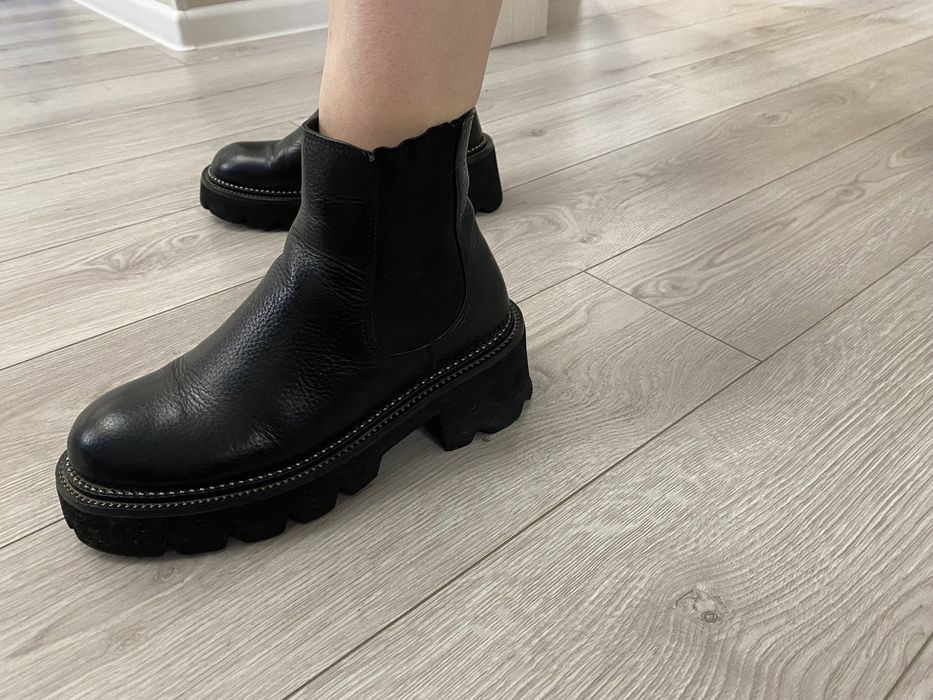 Продам ботинки женские челси
