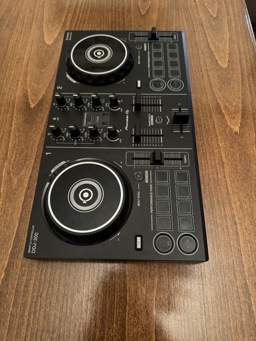 Pioneer ddj200 почти нов
