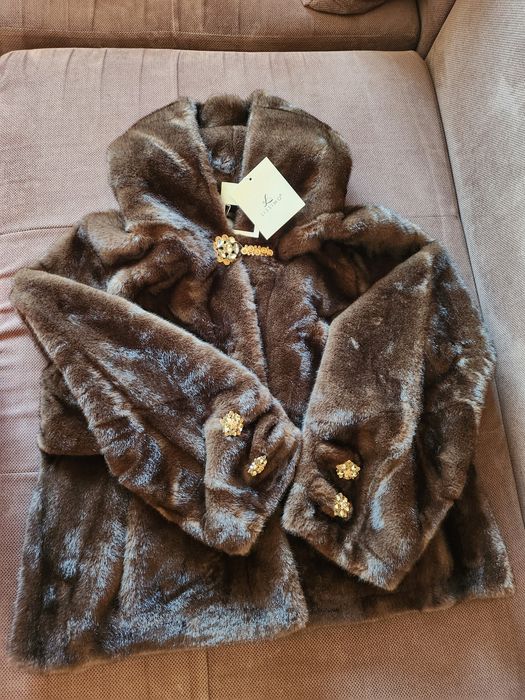 Дамско палто с  косъм