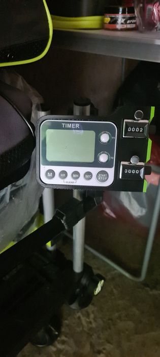 Timer digital și cliker mecanic