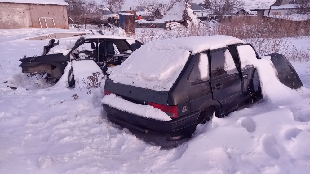 Прадаю на разбор 2114.