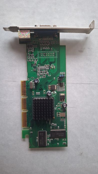 Продавам видео карта ATI RADEON 7000 Sapphire