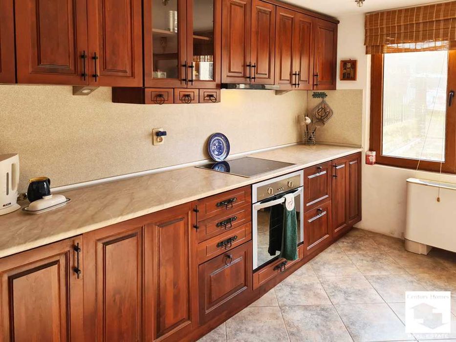 155075 Масивна къща с просторен двор в с. Любенци