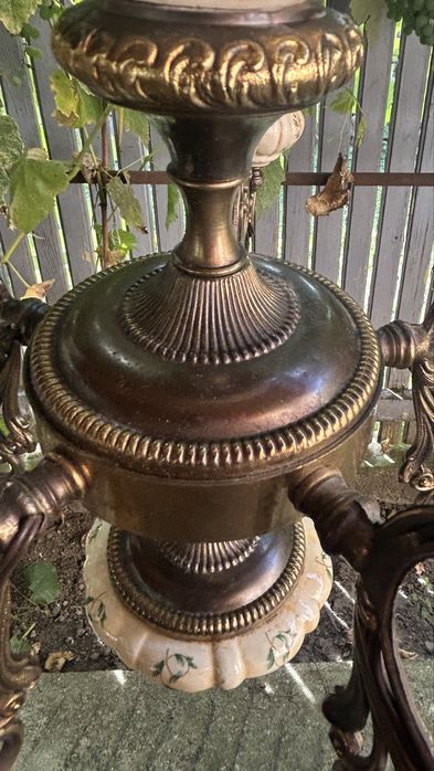 Candelabru vechi ,alama masiva ,functional