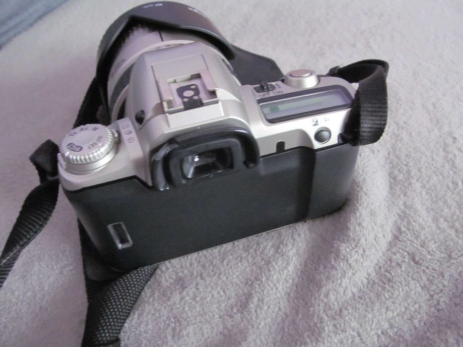 Pentax MZ 50 foto cu film , srl cu blitz Danubia , jucarii