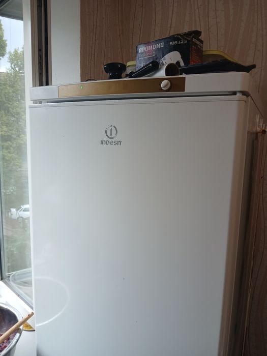 Холодильник Indesit