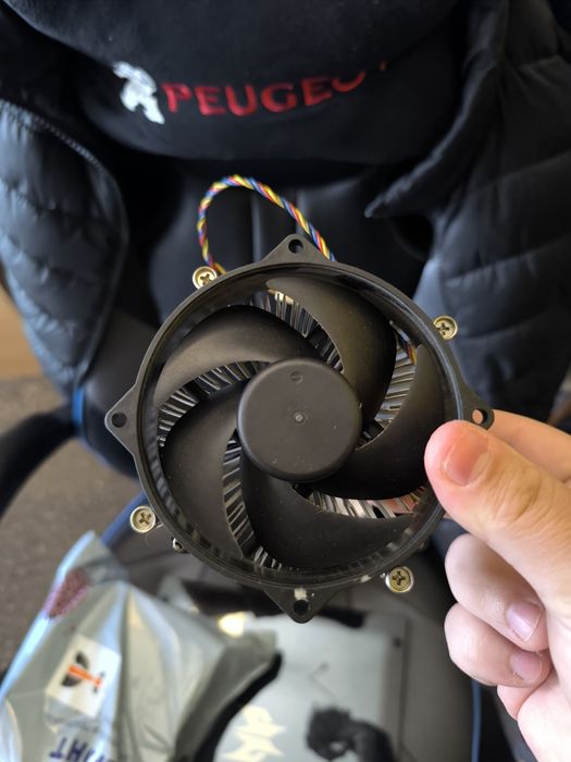 Intel i3 10100f 3.60Ghz с боксов охладител