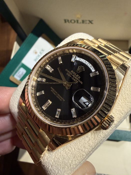 Rolex Day Date 40 18k Yellow Gold Black Baguette