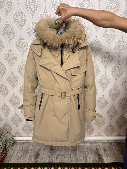 Продам зимнюю куртку на девочку 11-12 лет