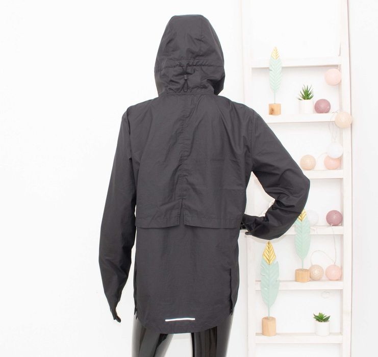 Nike Essential Packable дамско яке черно за бягане влагоотвеждащо М