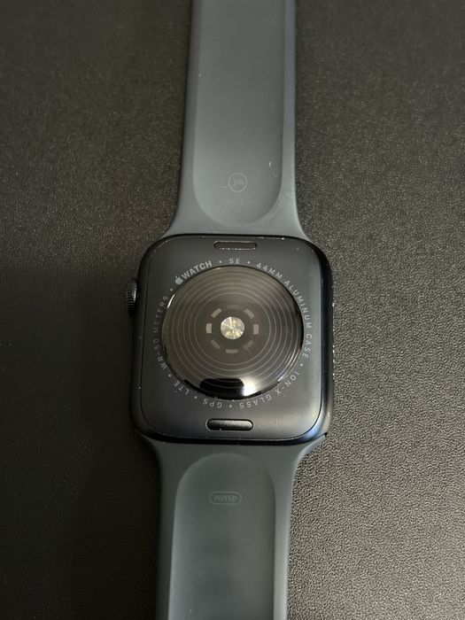 Apple Watch SE (GPS + Cellular)