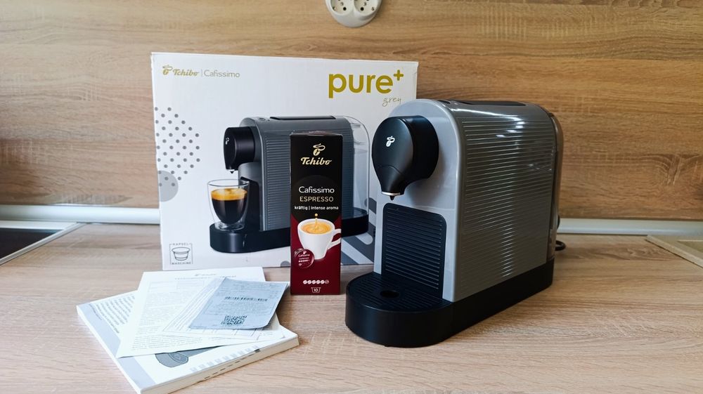 Капсулна кафемашина Tchibo Cafissimo Pure Plus + подарък капсули