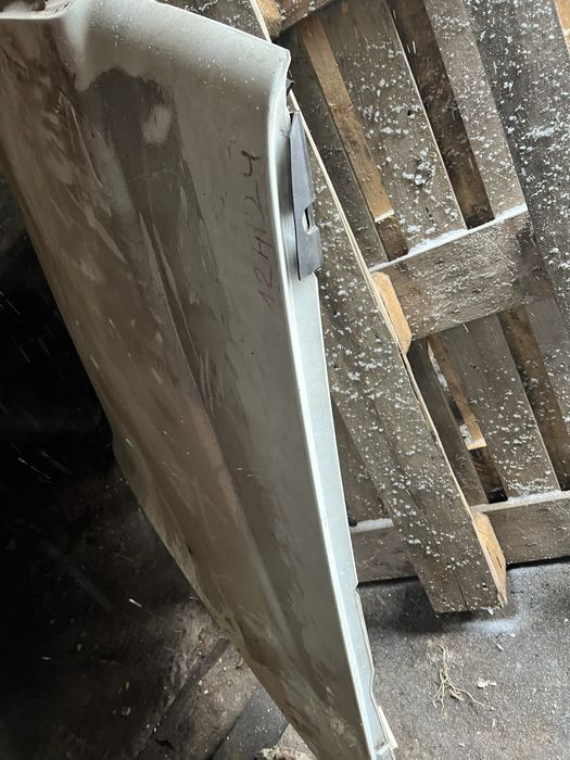 Продам капот на мерседес w124