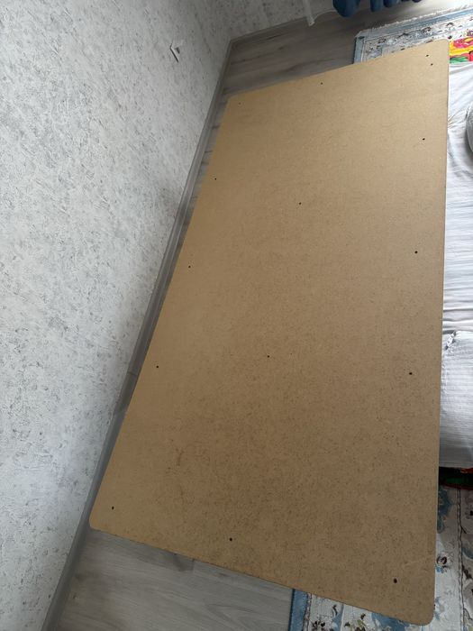 Стол почти новый.