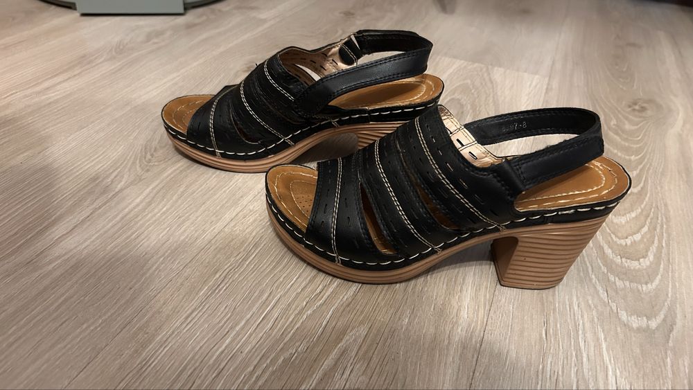 Туфли,  босоножки, шлепки 37-38 размер