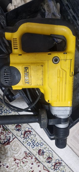 Продам профессиональный перфоратор DeWALT D25500К 
Мощны