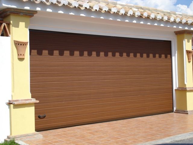 Гаражни секционни врати