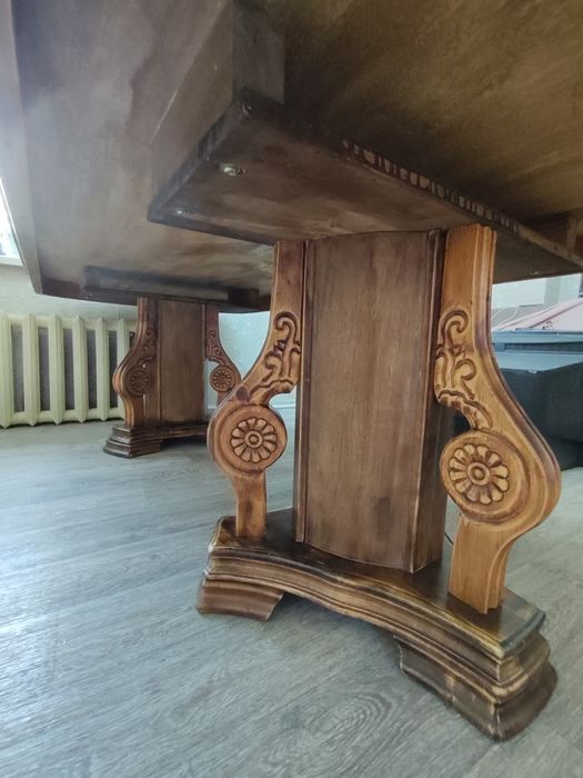 Стол из массива дерева