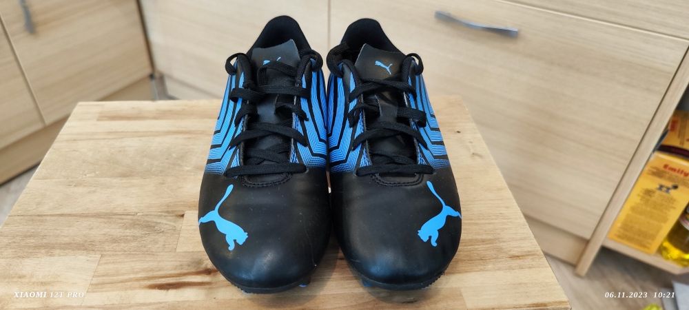 Футболни обувки PUMA Tacto II