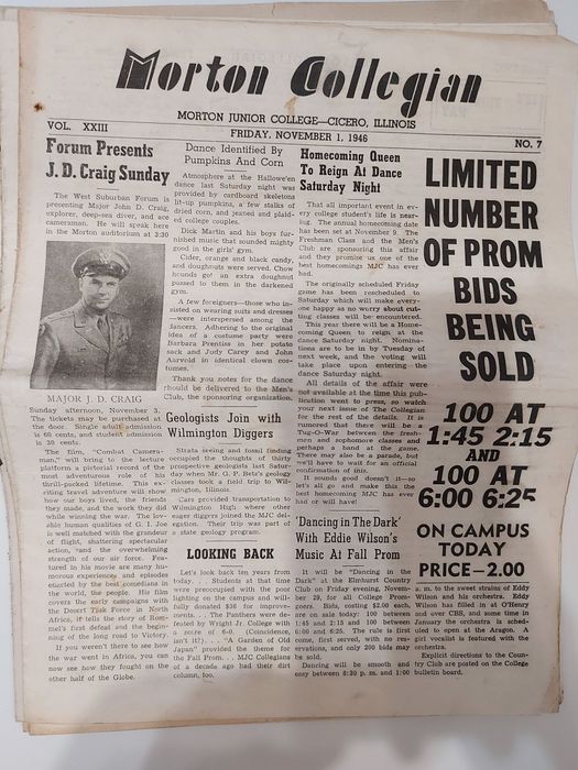 Продавам колекция стари вестници от Чикаго