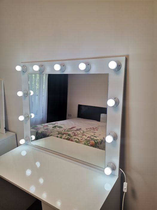Огледало за грим с осветление