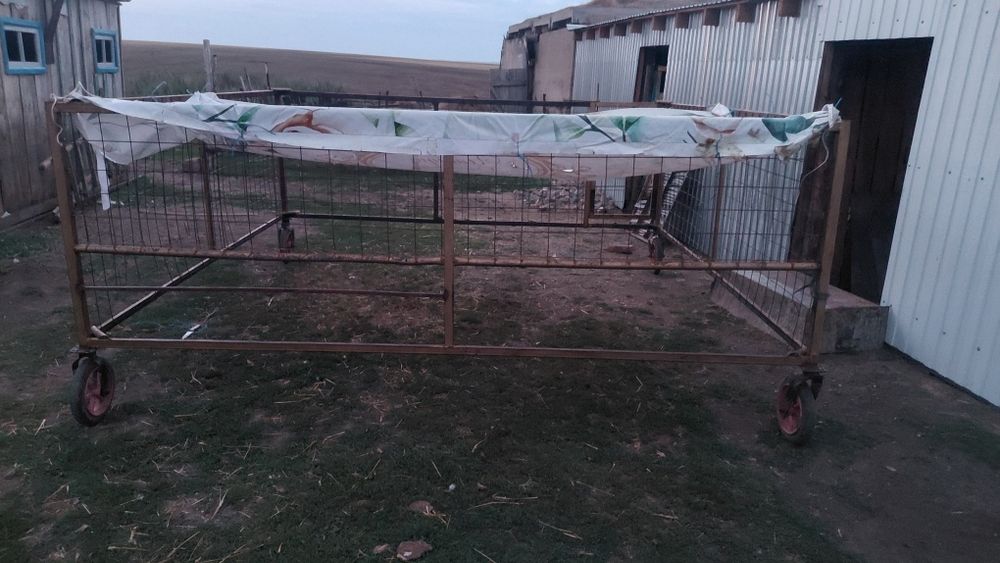 Продам клетку на Колёсах для Телят