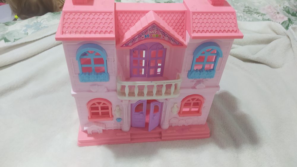 Продам кукольный домик