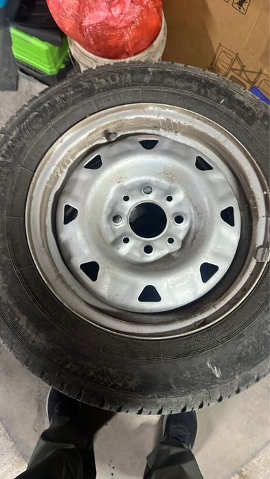 Продам комплект ризина +диски