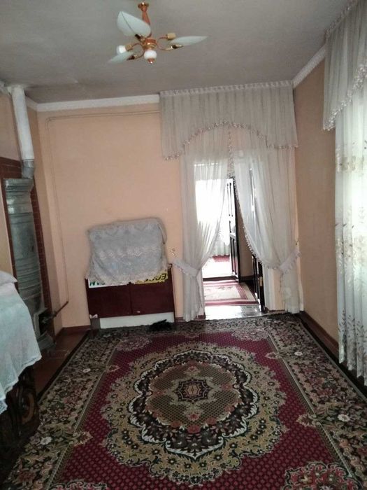 Uy sotiladi Bektemir tumanida 7 sotx 6 ta xona 2 etaj