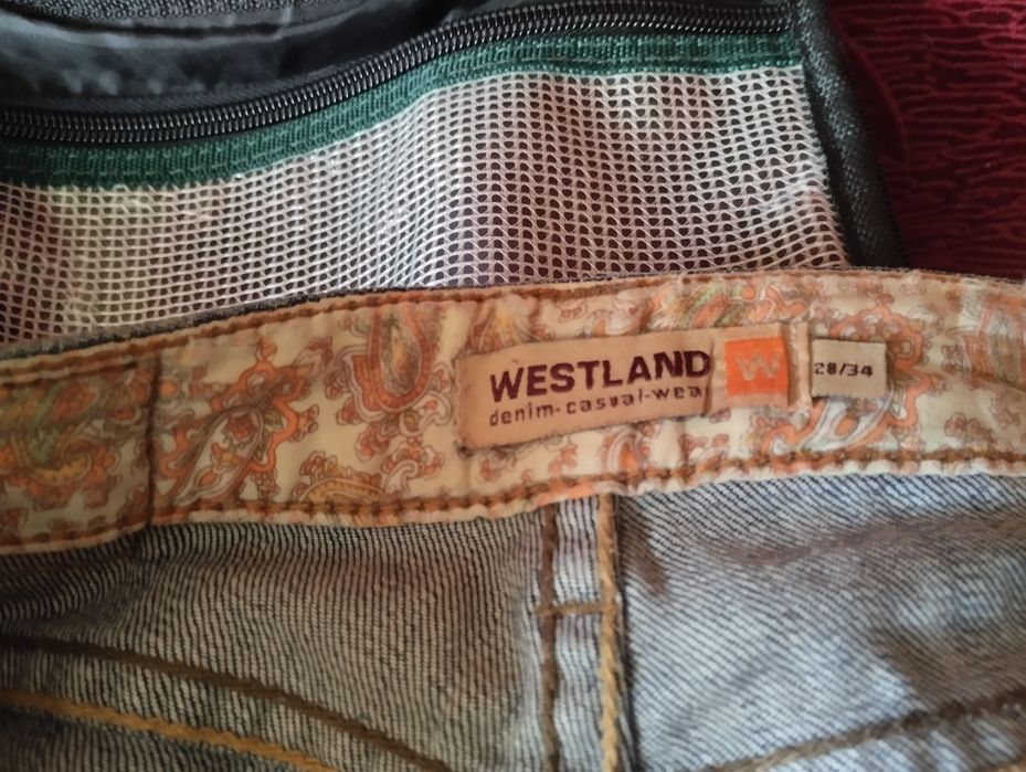 Джинсы женские..