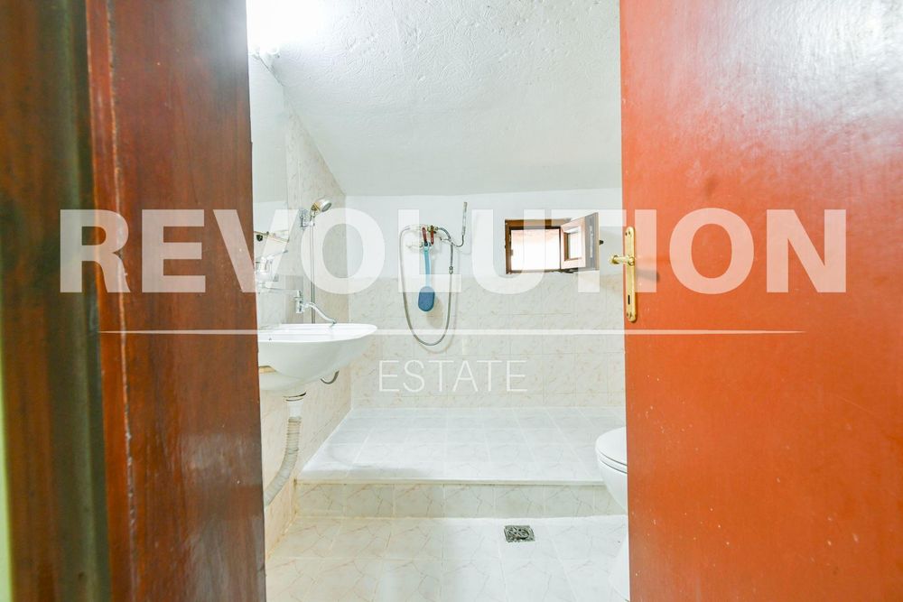 Дава се под наем Етаж от къща в София, Надежда 4 - 150 кв.м за 997.05 € - Снимка #13