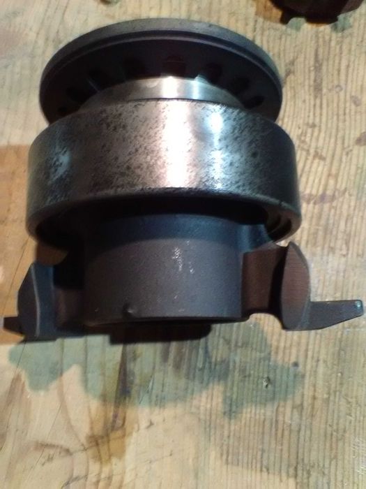 Продам выжимной подшипник автомобиля МАЗ.