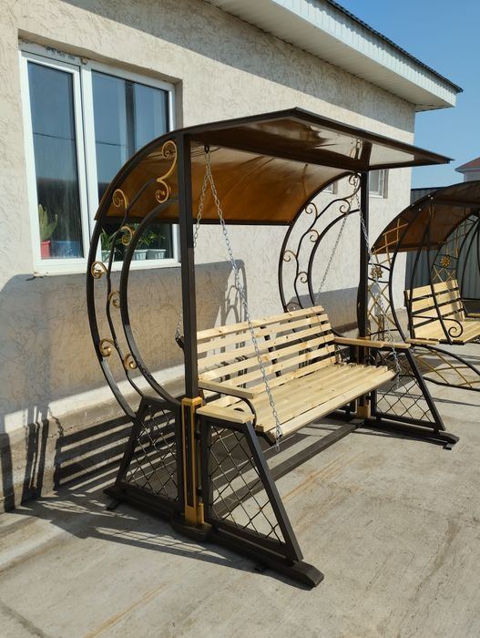 Садовые качели .