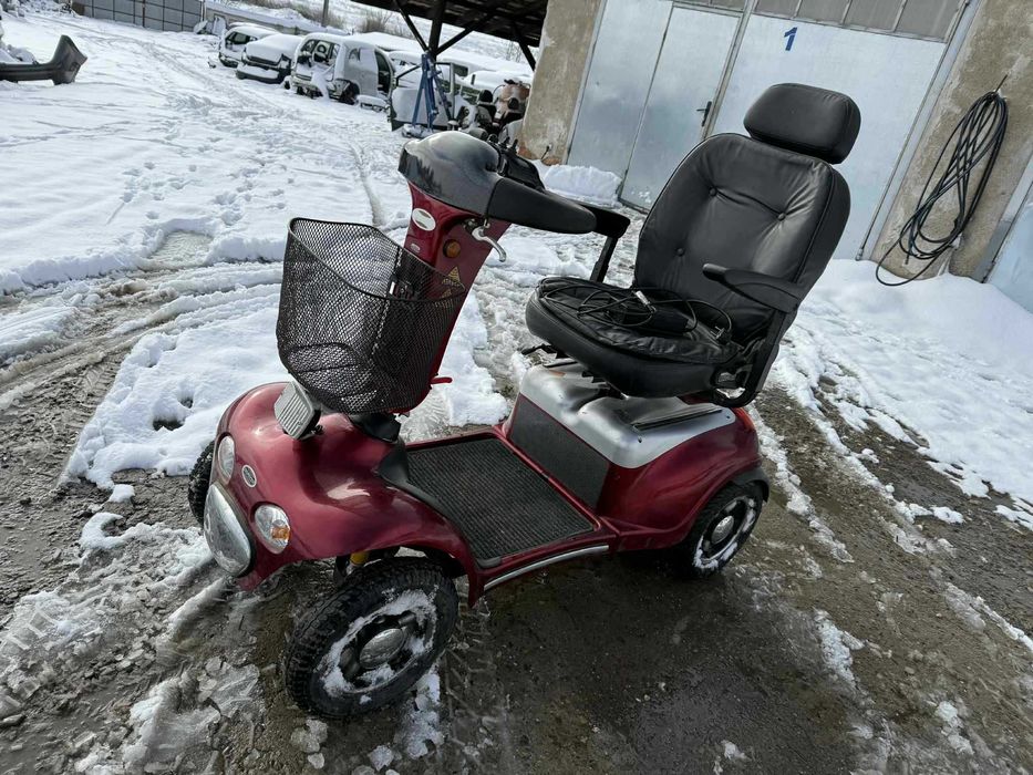 Скутер за трудно подвижни хора или инвалиди