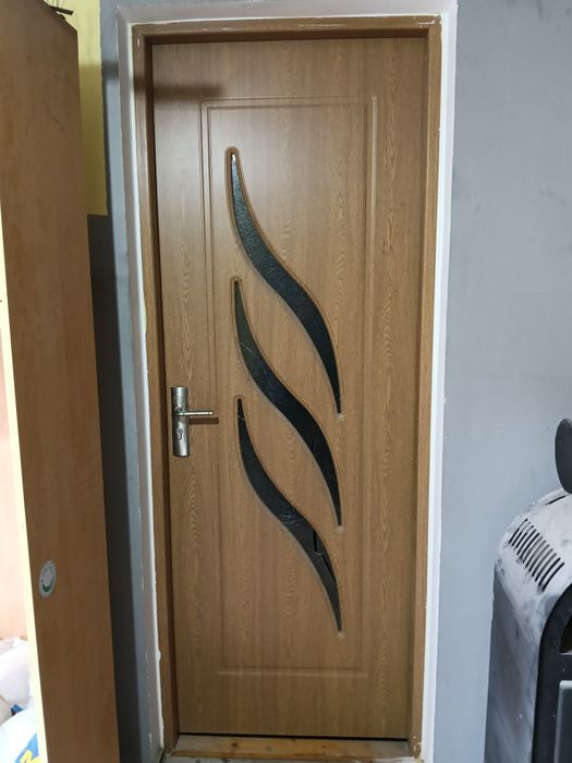 Vând uși de interior