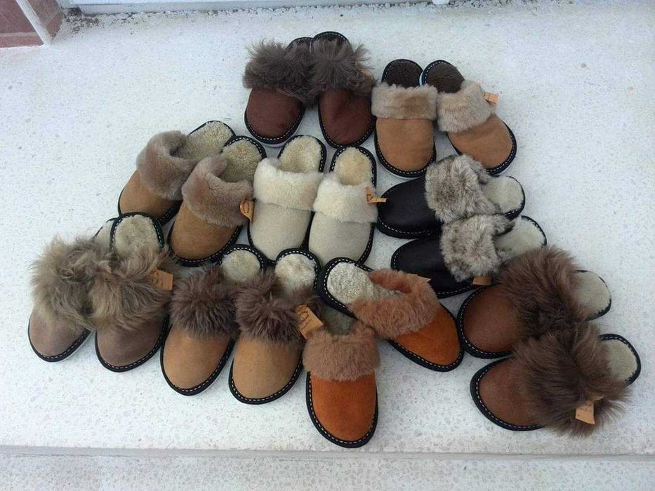 2 perechi Papuci de casă din blană naturală ovină