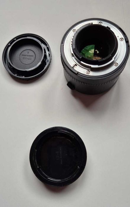 Продавам телеконвертор Nikon AF-S TELECONVERTER TC-20EIII 2x